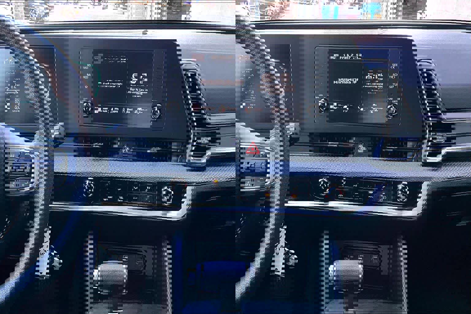 Used 2023 Kia Sportage LX image 11