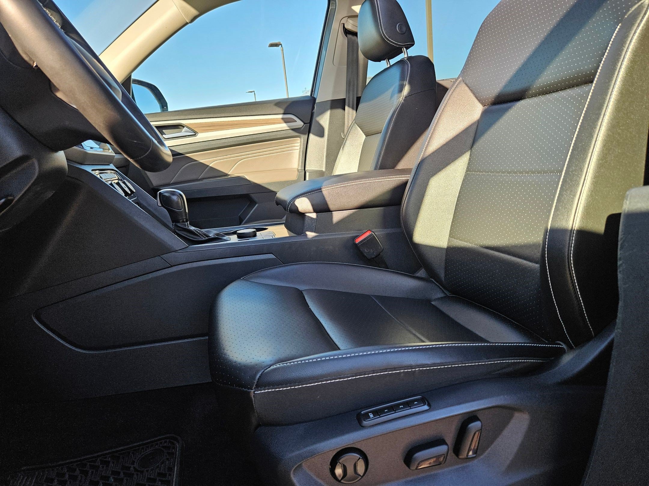 Used 2022 Volkswagen Atlas SEL AWD/4WD image 17