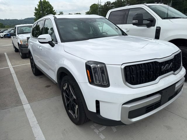 Used 2024 Kia Telluride EX w/ EX Captain's Chair Package AWD/4WD image 44