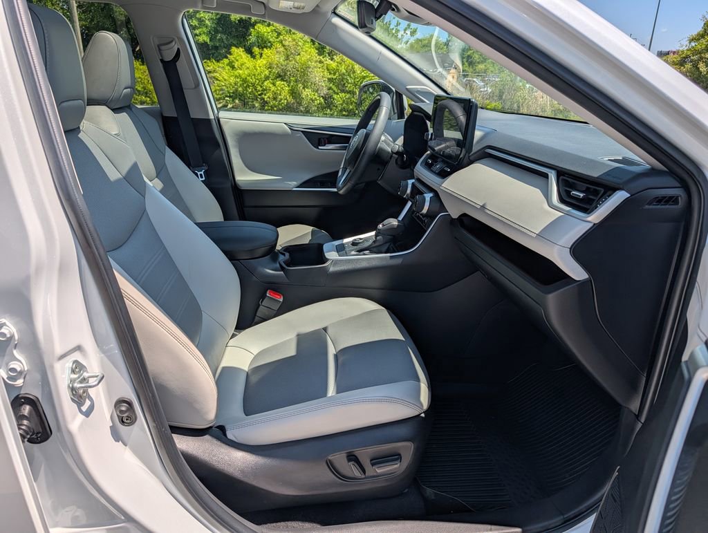 Used 2023 Toyota RAV4 Limited AWD/4WD image 23