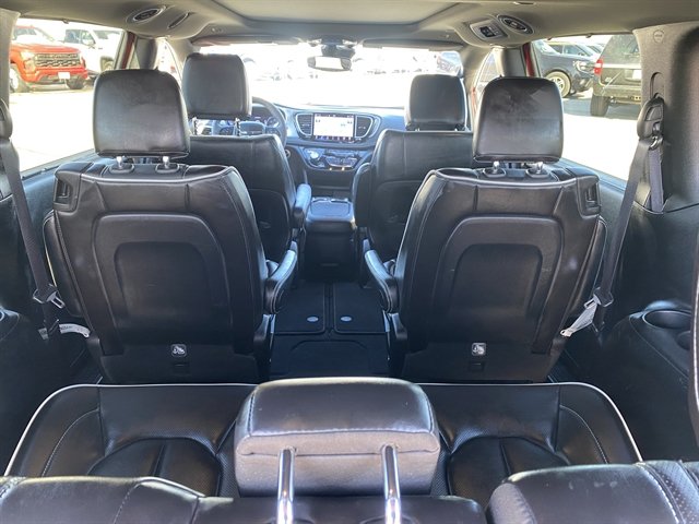 Used 2025 Chrysler Pacifica Limited FWD image 18