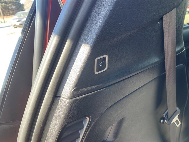 Used 2025 Chrysler Pacifica Limited image 18