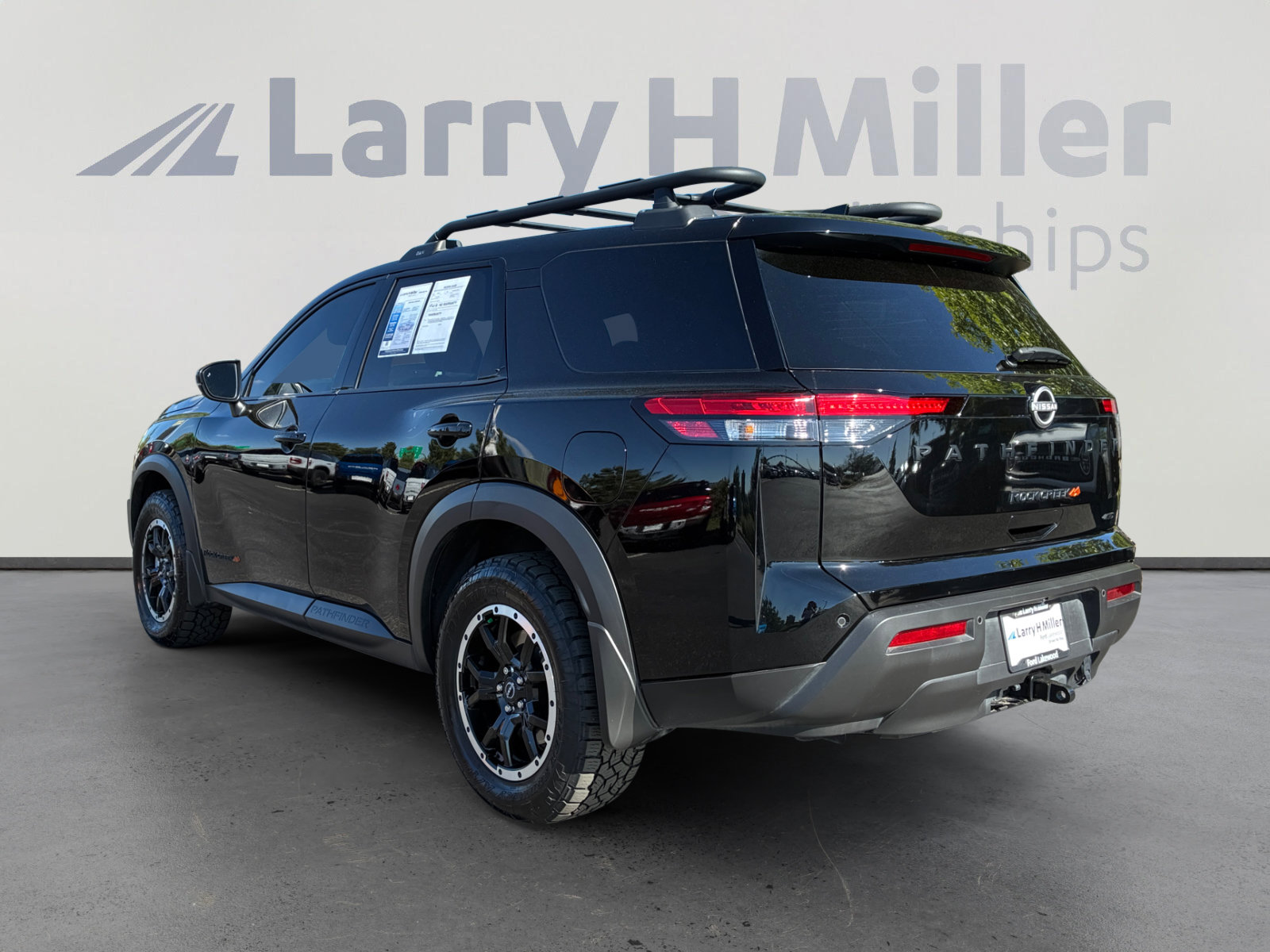 Used 2025 Nissan Pathfinder Rock Creek AWD/4WD image 3