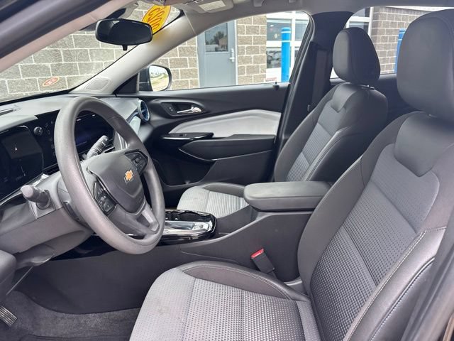 Used 2025 Chevrolet Trax LT FWD image 13