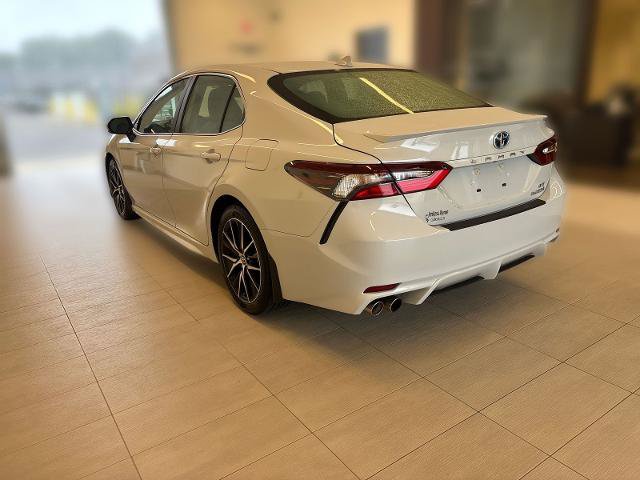 Used 2024 Toyota Camry SE w/ Cold Weather Package FWD image 2