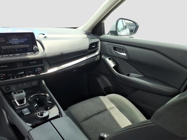Used 2024 Nissan Rogue SV AWD/4WD image 13