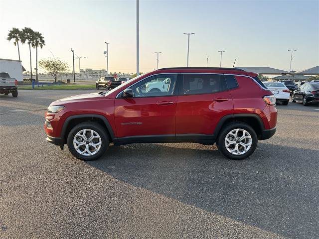 Used 2025 Jeep Compass Latitude image 7