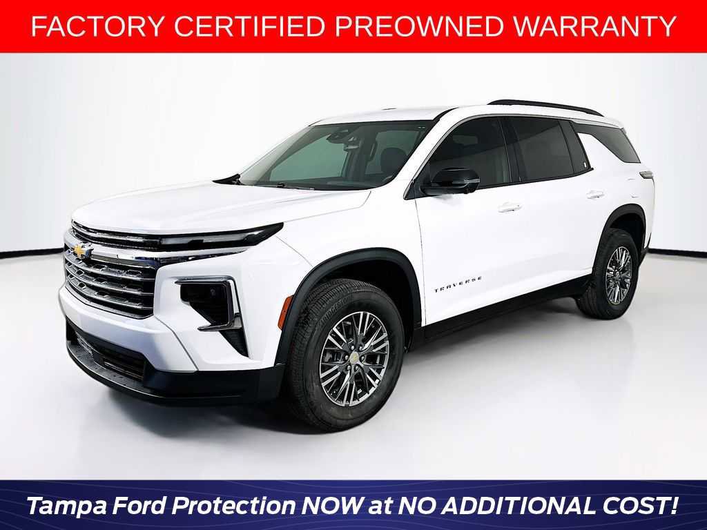 Used 2025 Chevrolet Traverse LT w/ Driver Confidence Package FWD image 1