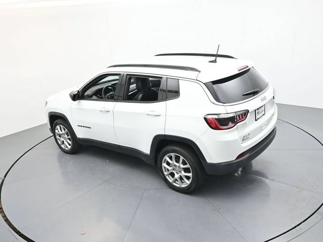 Used 2023 Jeep Compass Latitude AWD/4WD image 40
