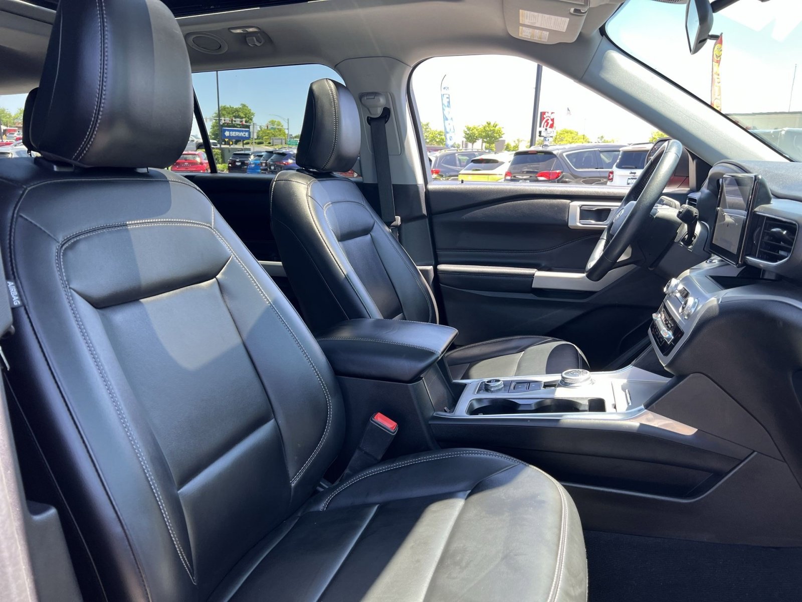 Certified 2022 Ford Explorer XLT w/ Equipment Group 202A AWD/4WD image 28