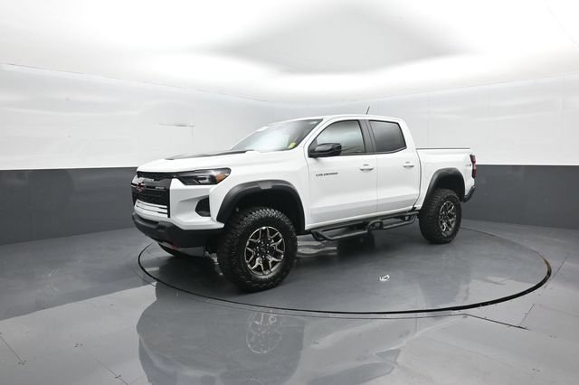 Used 2024 Chevrolet Colorado ZR2 w/ Safety Package AWD/4WD image 4