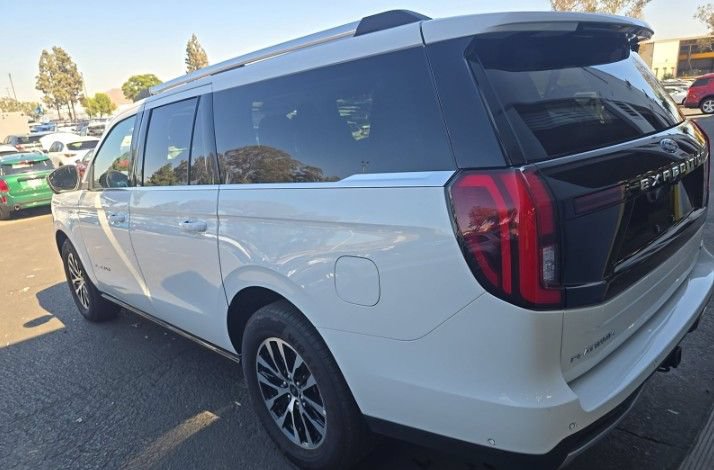 Certified 2025 Ford Expedition Max Platinum AWD/4WD image 4