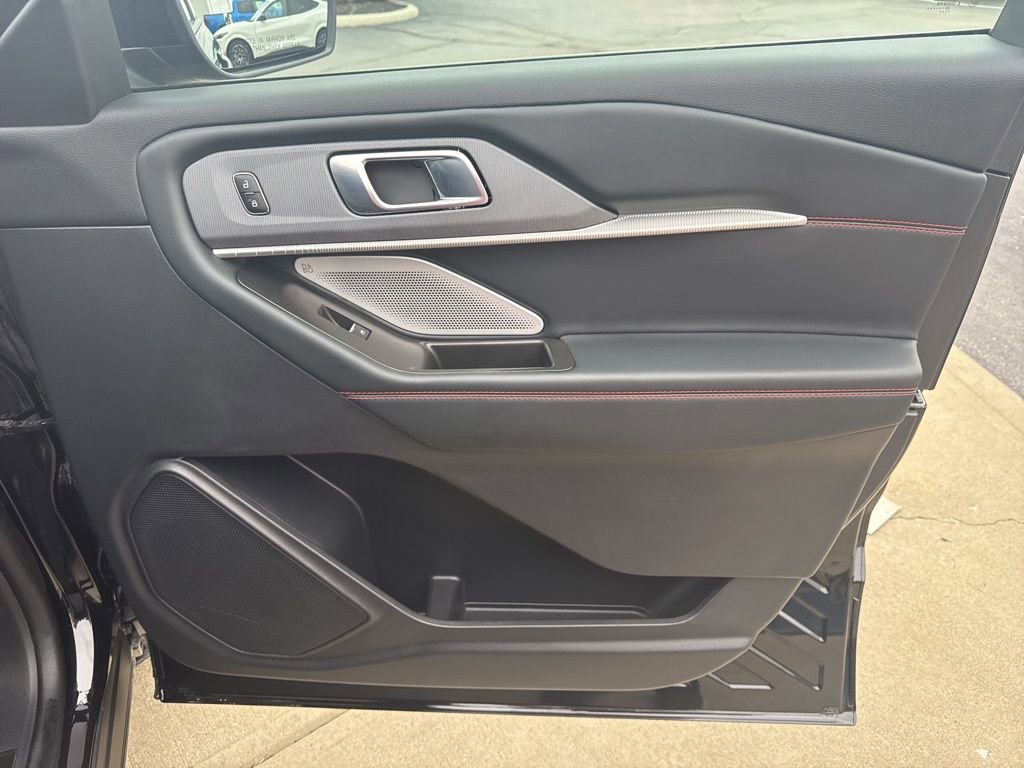 Certified 2025 Ford Explorer ST image 44