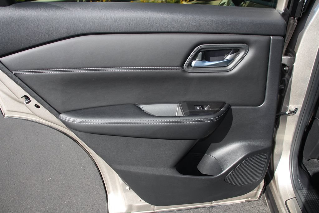 Used 2024 Nissan Rogue SL AWD/4WD image 21
