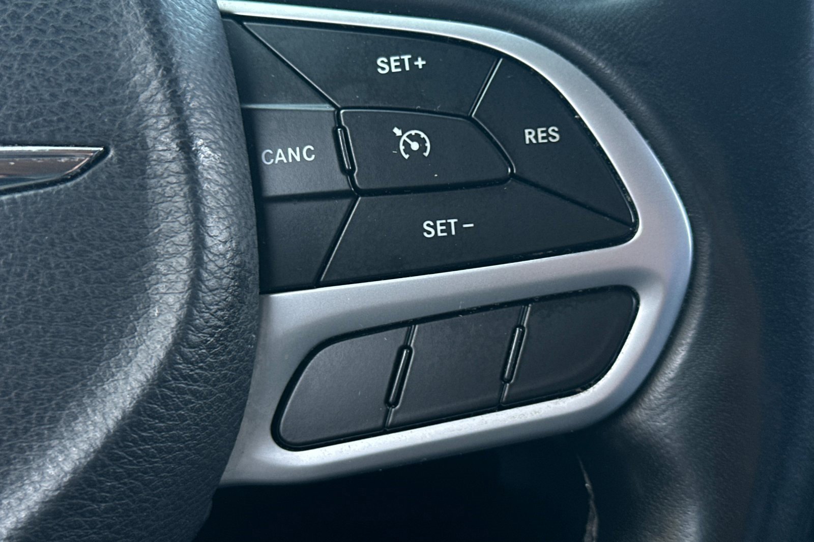 Used 2019 Chrysler 300 Limited image 26