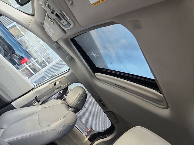 Used 2021 Toyota Sienna Limited image 21