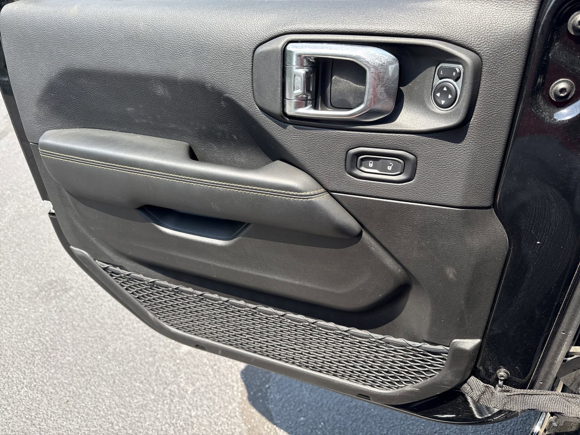 Used 2025 Jeep Wrangler Unlimited Sahara w/ Safety Group image 13