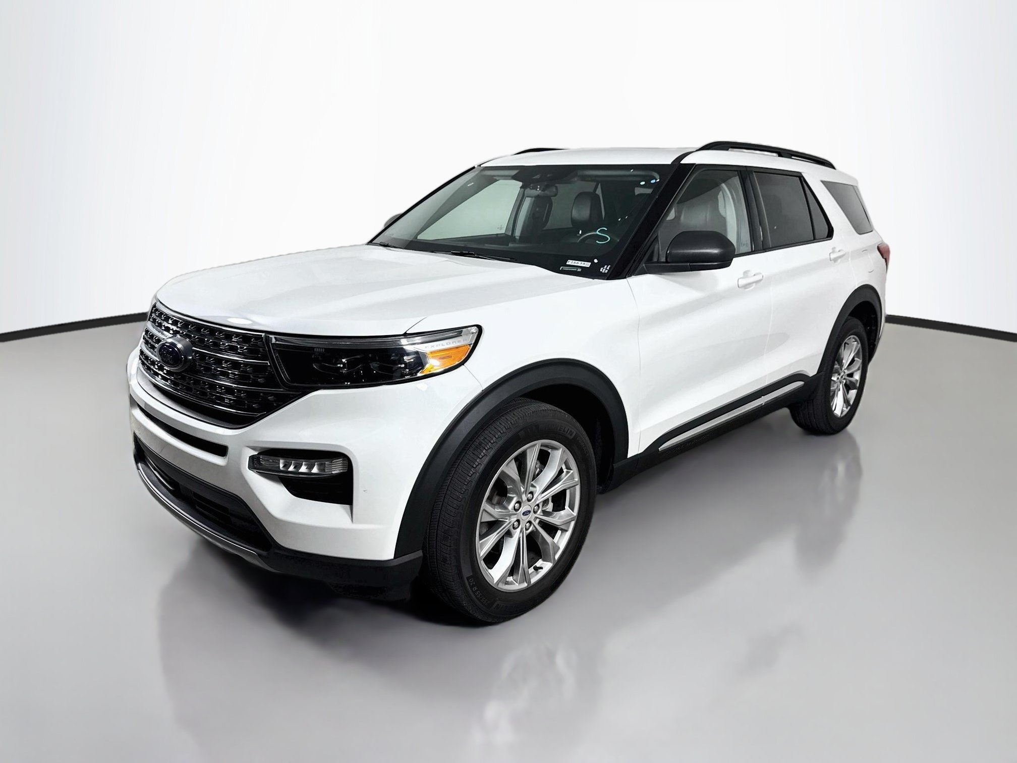 Certified 2023 Ford Explorer XLT w/ Equipment Group 202A AWD/4WD image 3