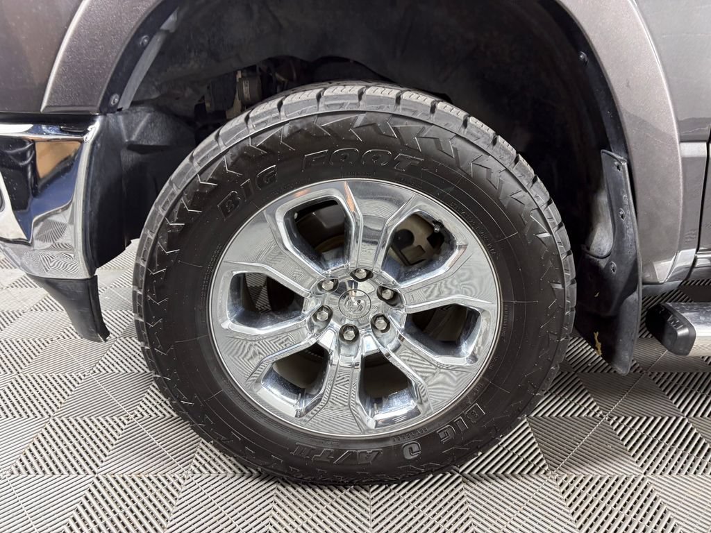 Used 2019 RAM 1500 Laramie AWD/4WD image 11