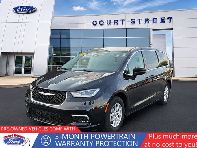 Used 2023 Chrysler Pacifica Touring-L