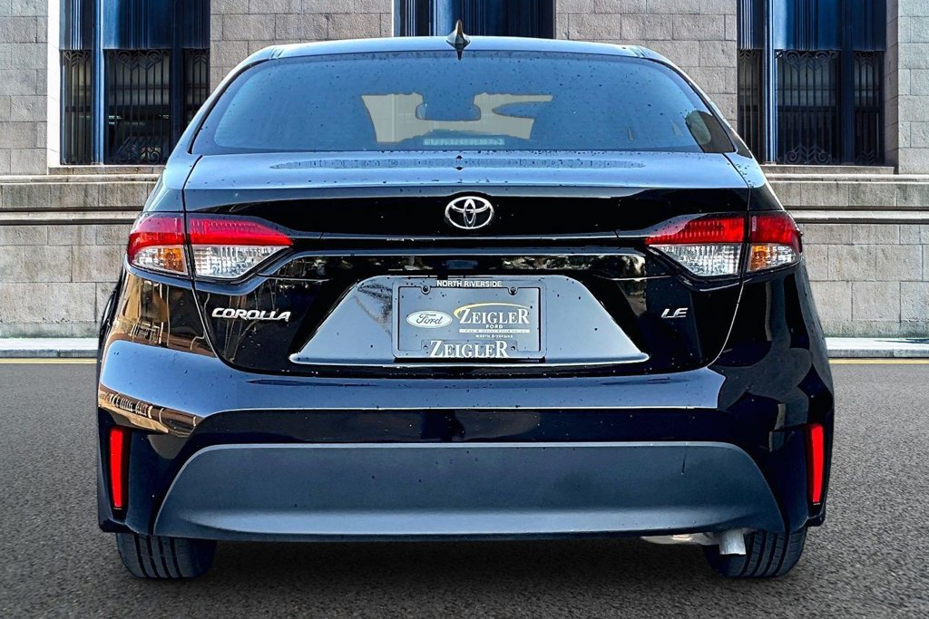 Used 2025 Toyota Corolla LE FWD image 4