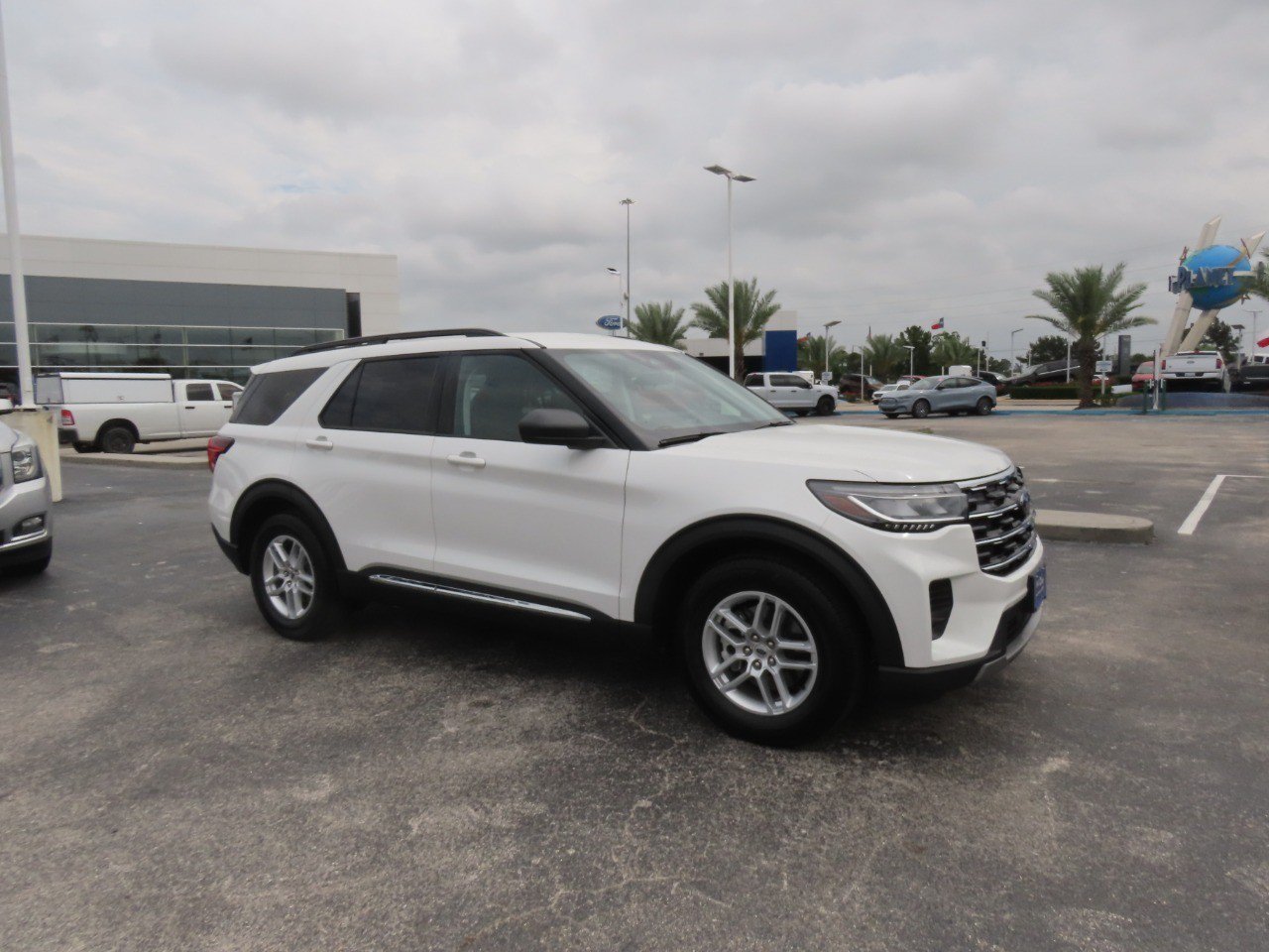 Certified 2025 Ford Explorer Active RWD image 7