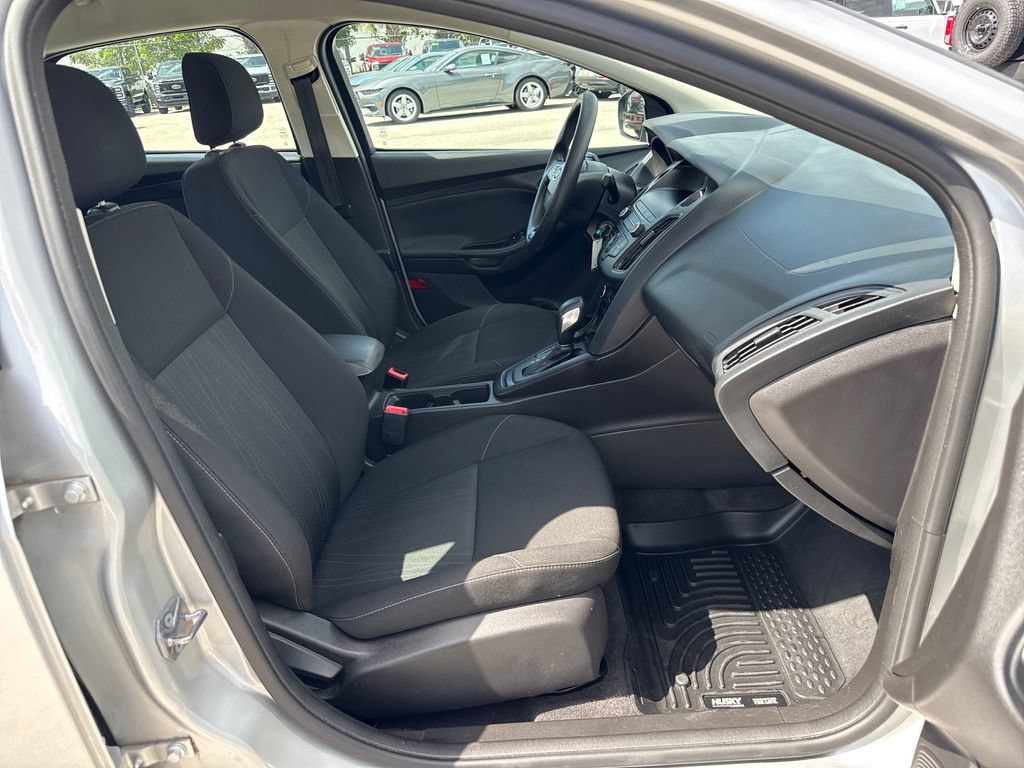 Certified 2018 Ford Focus SE w/ SE Appearance Package FWD image 24