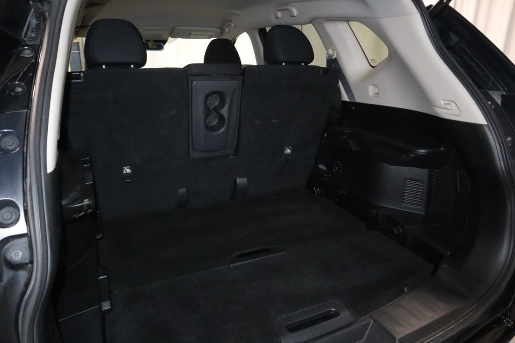 Used 2019 Nissan Rogue SV image 17