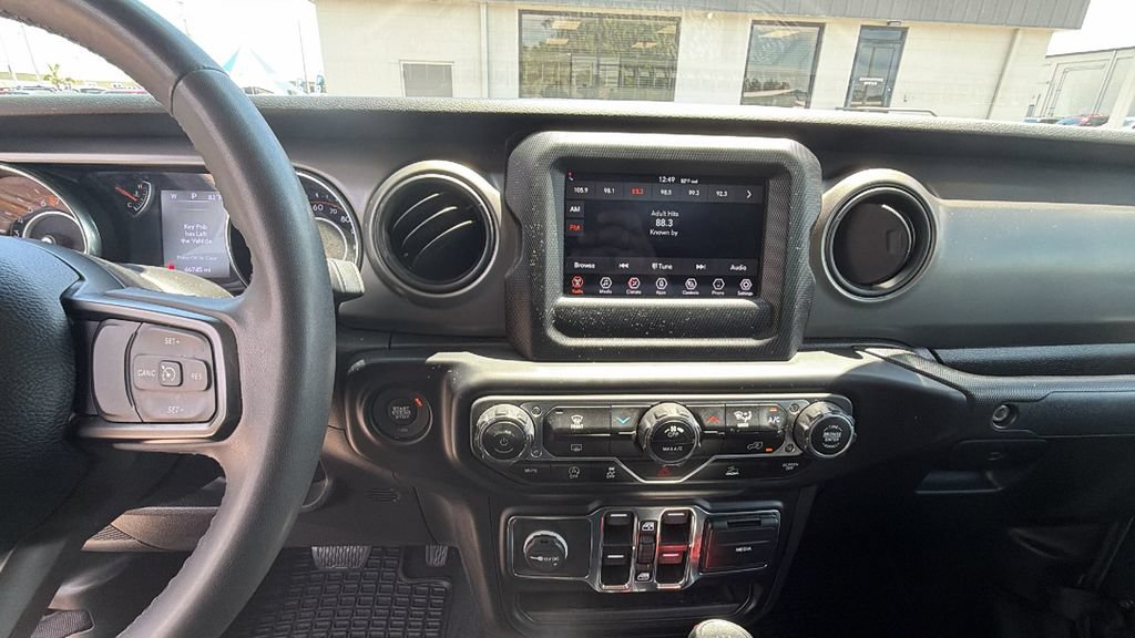 Used 2023 Jeep Gladiator Sport AWD/4WD image 20
