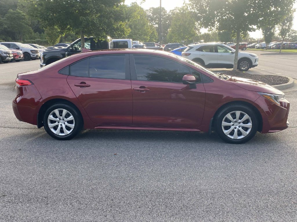 Used 2025 Toyota Corolla LE FWD image 2
