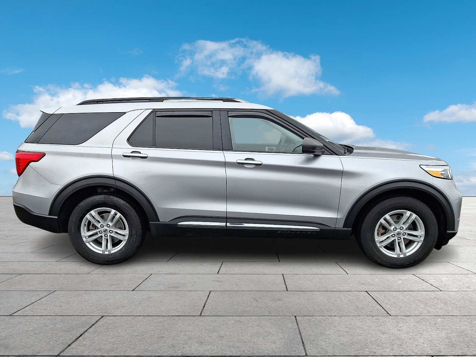 Certified 2021 Ford Explorer XLT w/ Equipment Group 202A image 5