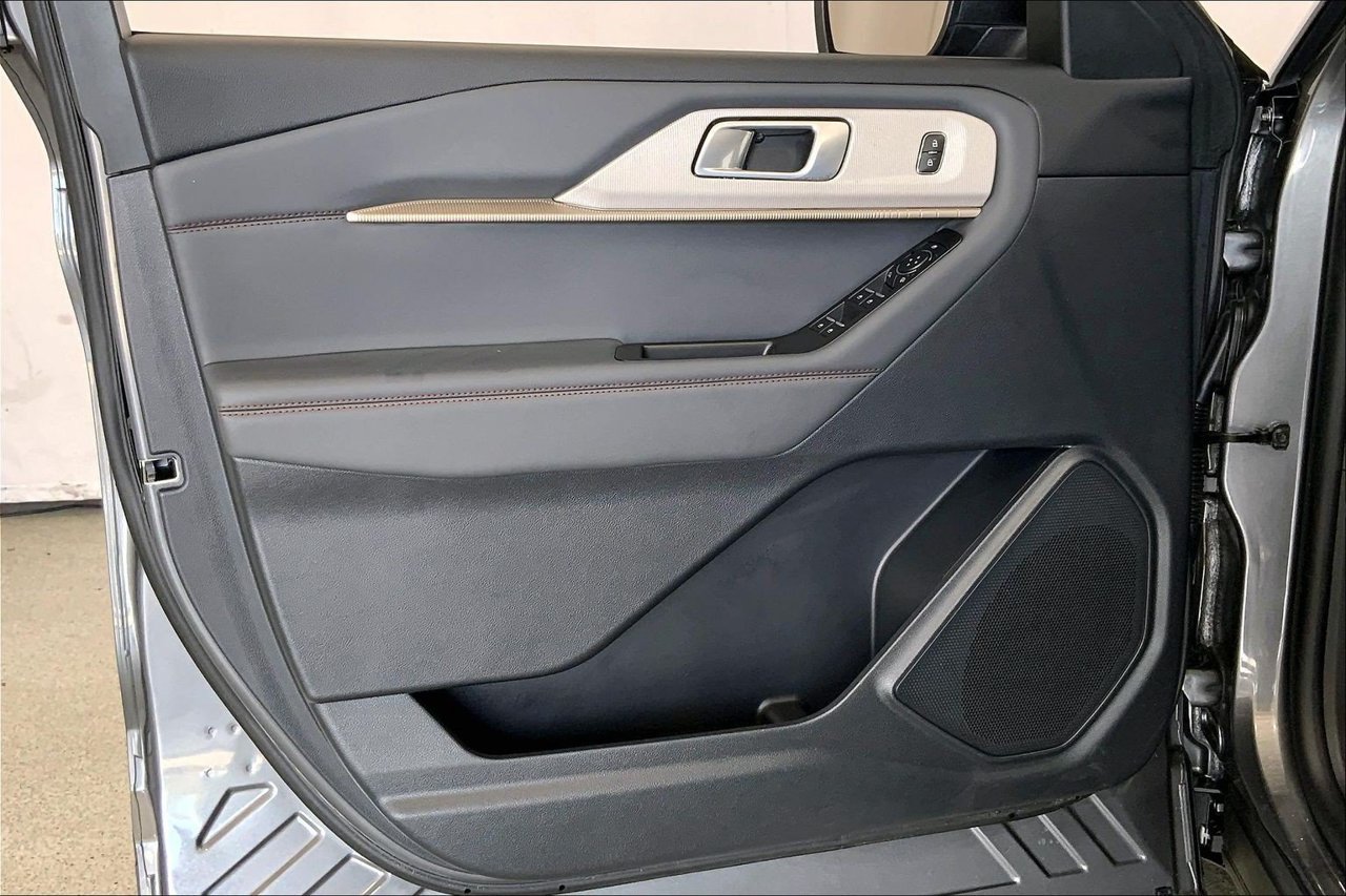 Certified 2025 Ford Explorer Active w/ Active Comfort Package RWD image 25