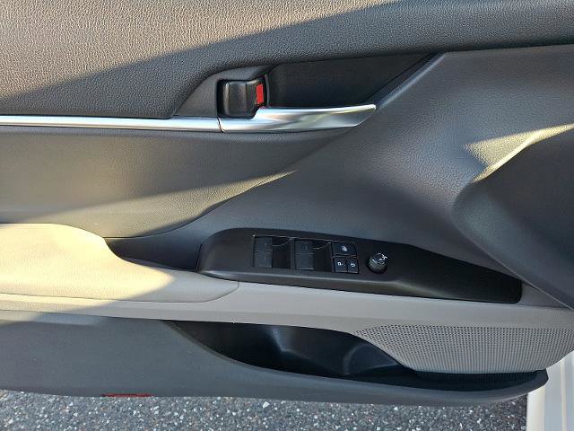 Used 2022 Toyota Camry LE image 12