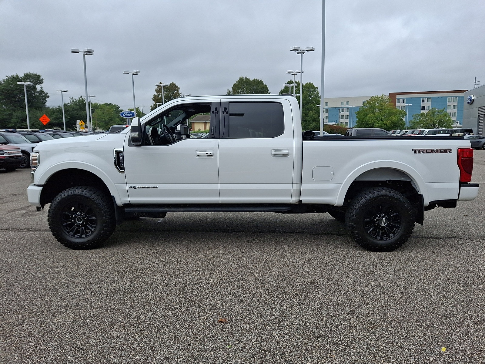 Certified 2022 Ford F350 Lariat w/ Tremor Off-Road Package AWD/4WD image 6