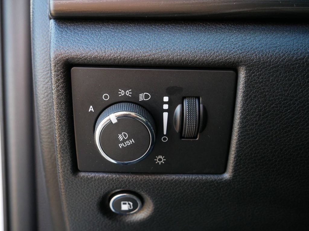 Used 2021 Jeep Grand Cherokee Laredo X AWD/4WD image 16