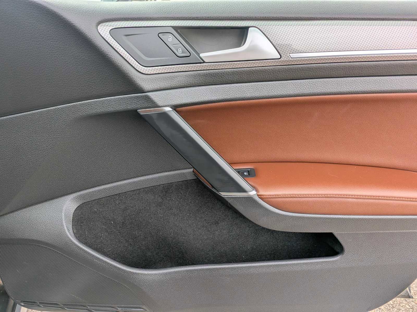 Used 2019 Volkswagen Golf Alltrack S image 21