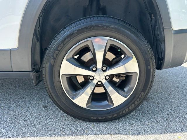 Used 2019 Jeep Cherokee Limited w/ Luxury Group AWD/4WD image 31