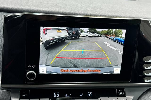 Used 2025 Toyota Camry SE w/ Convenience Package FWD image 18