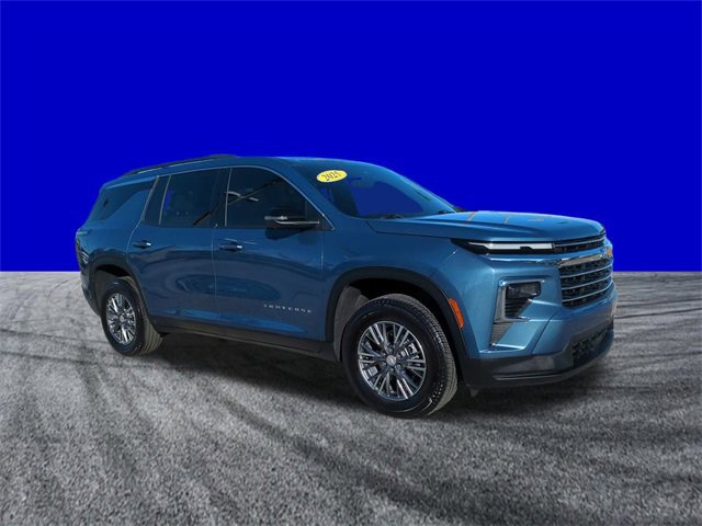 Used 2025 Chevrolet Traverse LT w/ Driver Confidence Package image 8