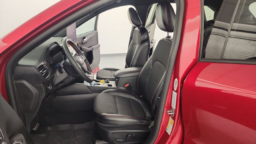 Certified 2024 Ford Escape ST-Line w/ Tech Pack #1 AWD/4WD image 15