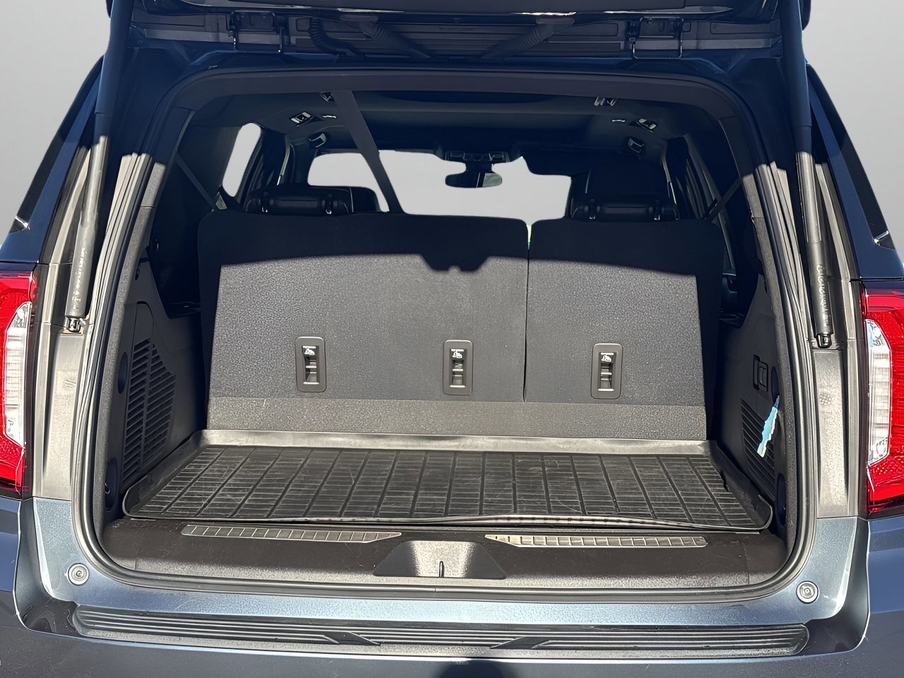 Used 2021 GMC Yukon XL AT4 w/ Technology Package image 14