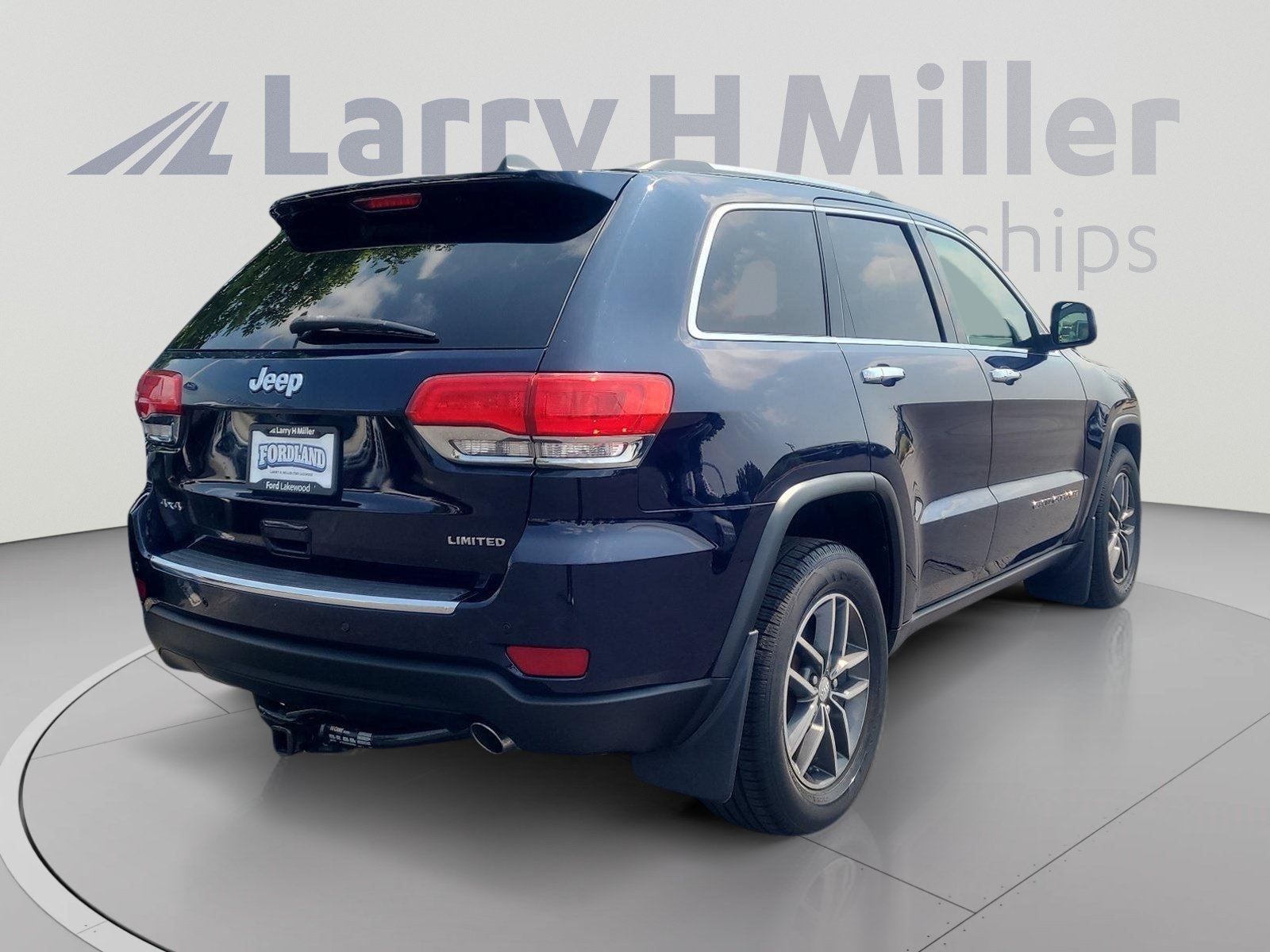 Used 2017 Jeep Grand Cherokee Limited AWD/4WD image 5