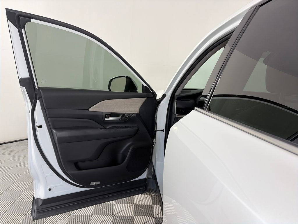 Used 2024 Toyota Grand Highlander AWD image 9