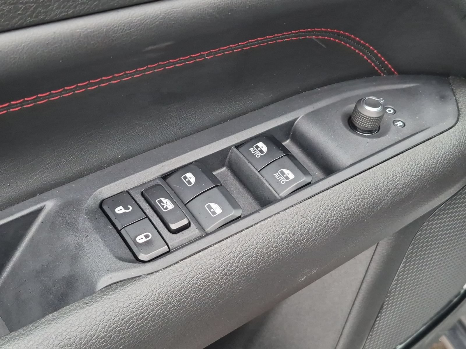 Used 2022 Jeep Compass Trailhawk w/ Trailhawk Convenience Group AWD/4WD image 15