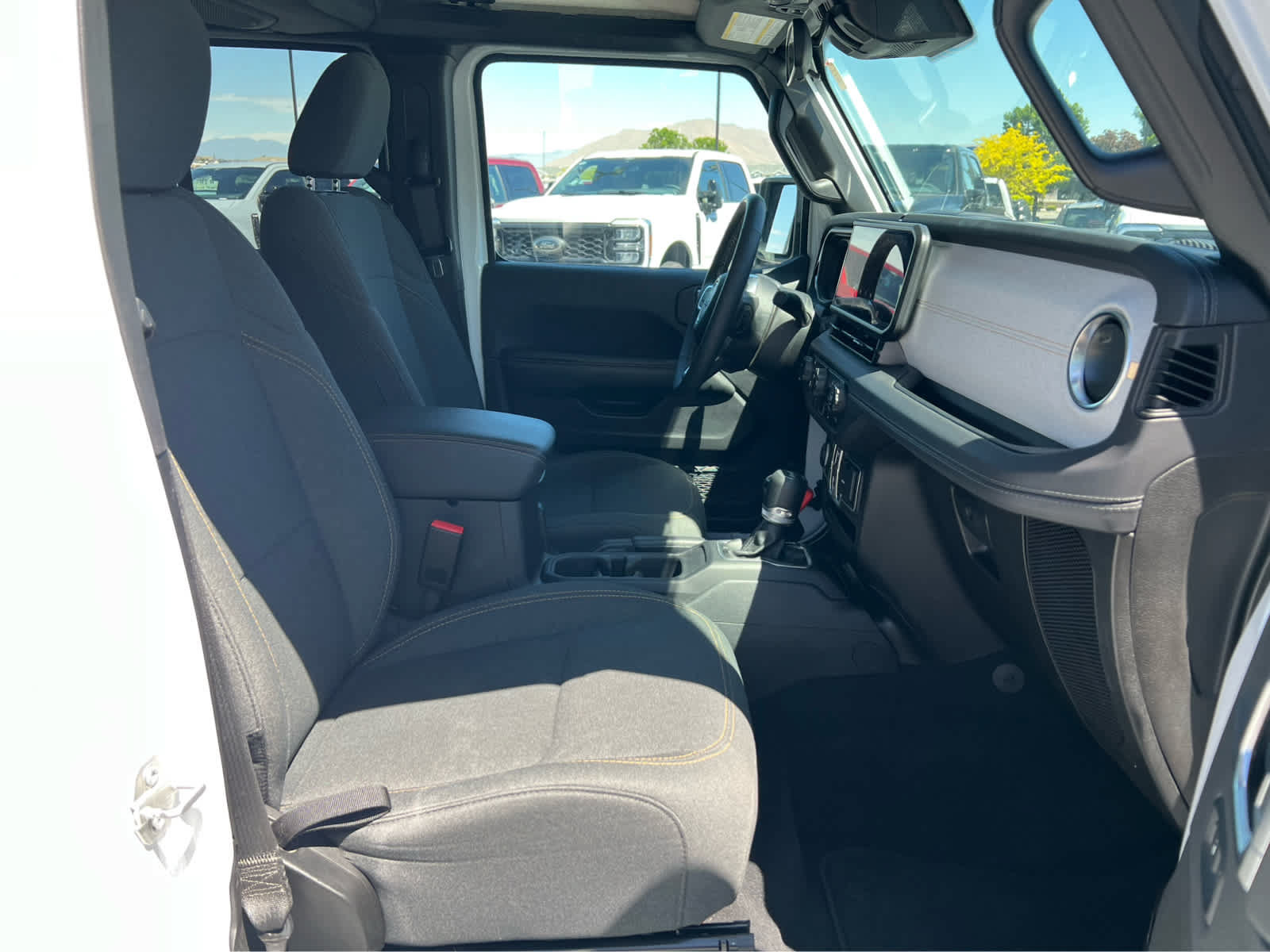 Used 2025 Jeep Wrangler Unlimited Sahara AWD/4WD image 17