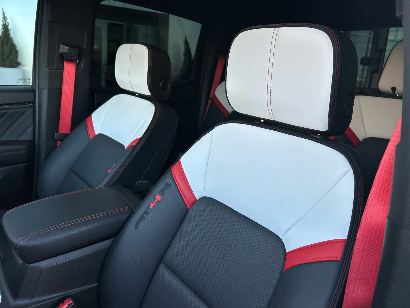 Used 2023 GMC Canyon AT4X image 31