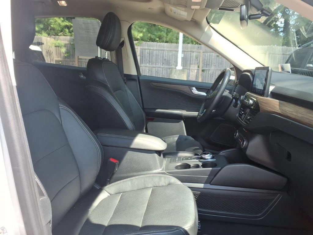 Certified 2020 Ford Escape Titanium w/ Titanium Premium Package 2.0 AWD/4WD image 10