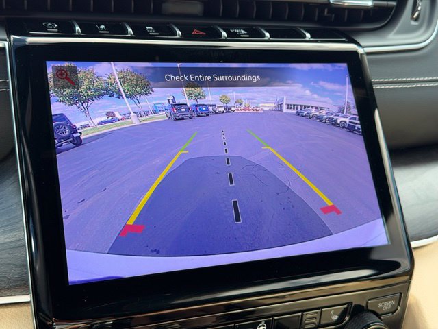 Used 2023 Jeep Grand Cherokee Limited w/ Trailer Tow Prep Group (B) AWD/4WD image 18