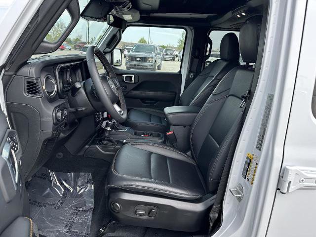 Used 2024 Jeep Wrangler Unlimited Sahara w/ Technology Group AWD/4WD image 17
