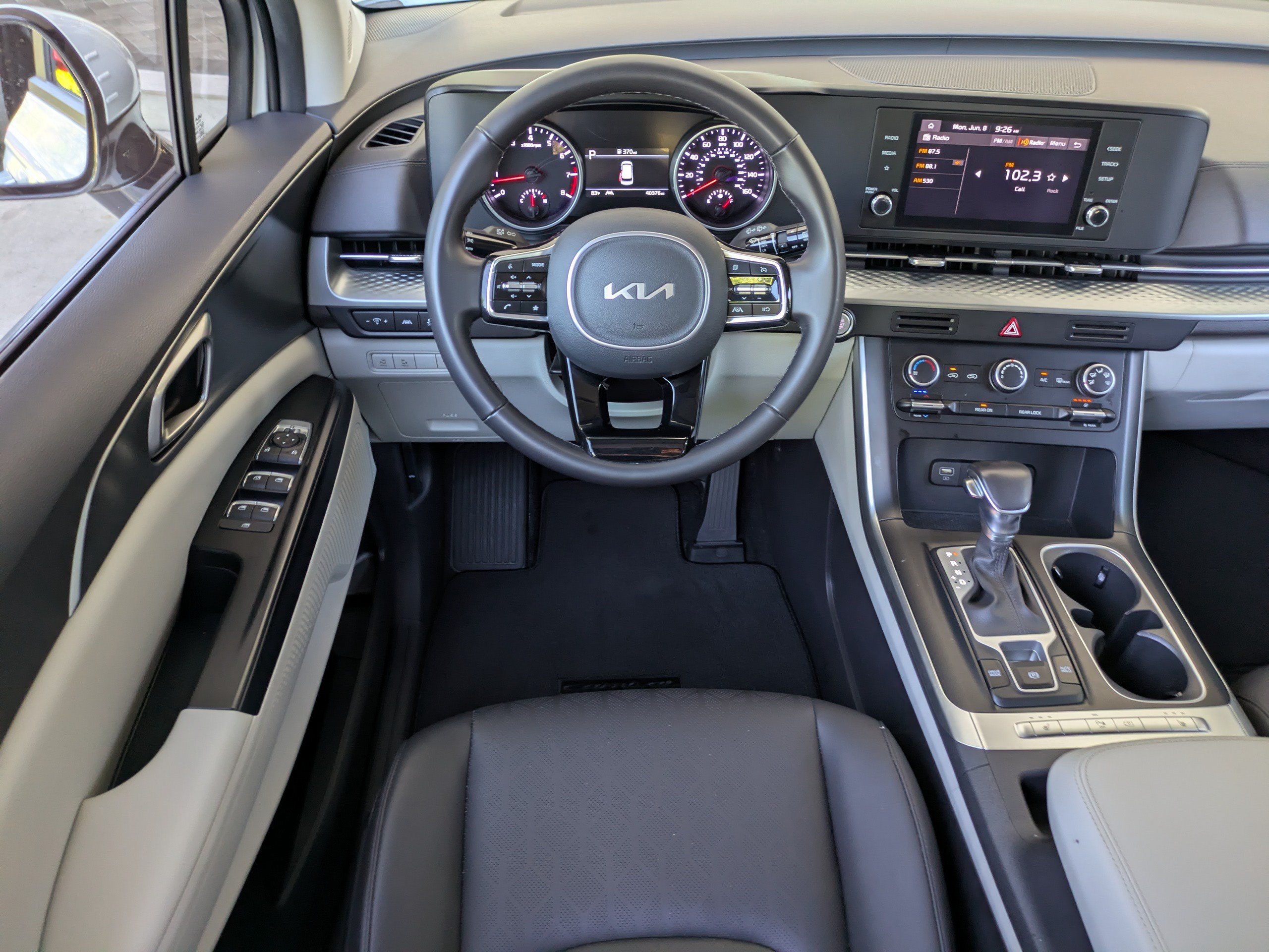 Used 2024 Kia Carnival LX FWD image 17